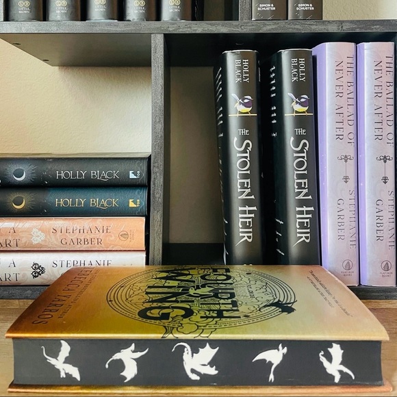 FOURTH WING  by Rebecca Yarros ( First Edition ) - Picture 9 of 11